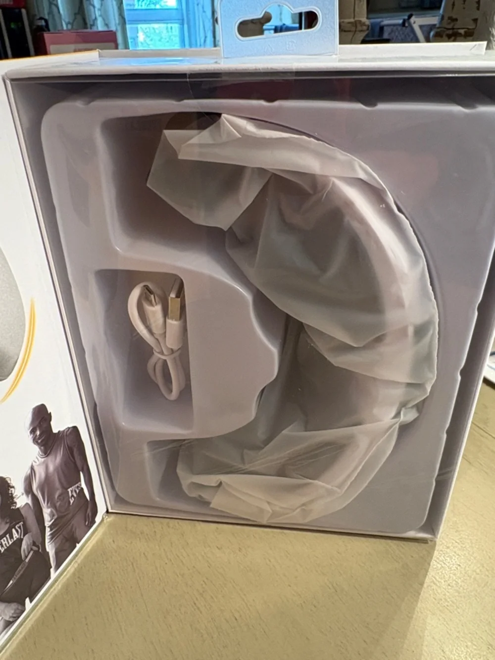 Everlast Silver and Black Heated Eye Massager